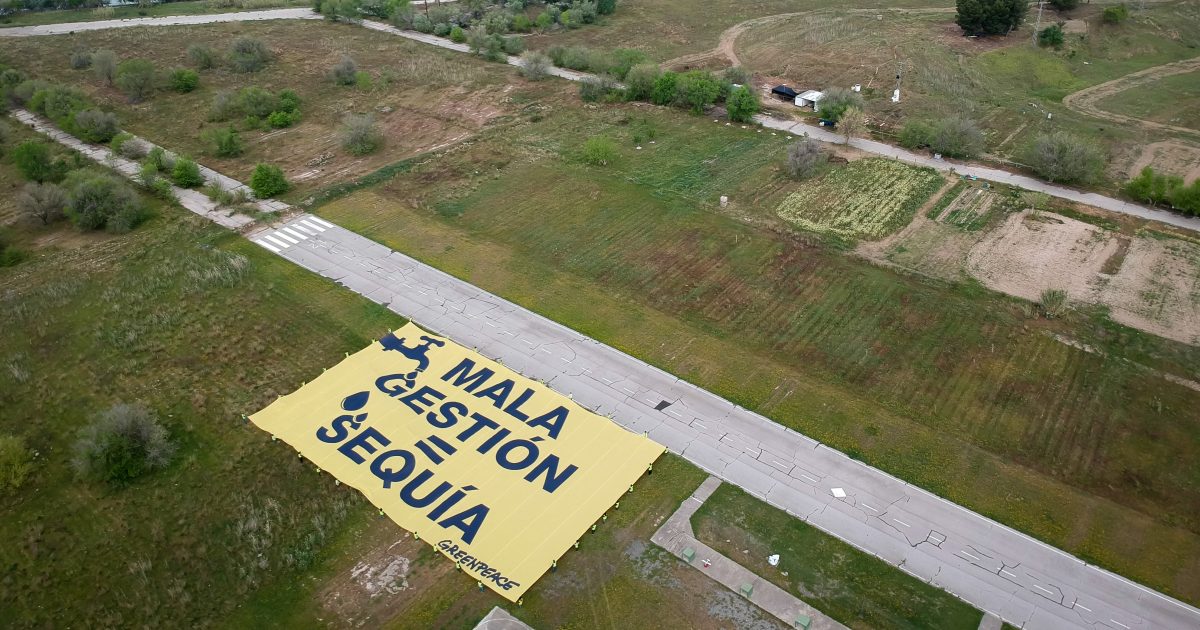 Greenpeace Denuncia Con Una Pancarta Gigante La Mala Gesti N Del Agua