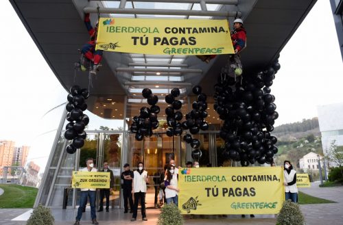 Acción de Greenpeace contra Iberdrola Bilbao