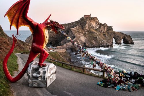 Dragón contra el plástico