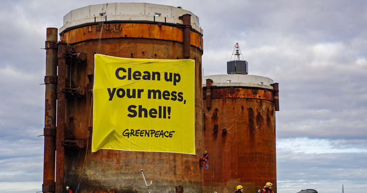 Un tribunal holandés ordena a Shell que reduzca radicalmente sus emisiones de CO2