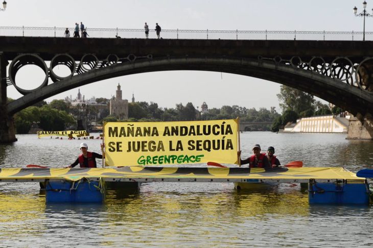 Manifestación acuática en Sevilla elecciones andaluzas