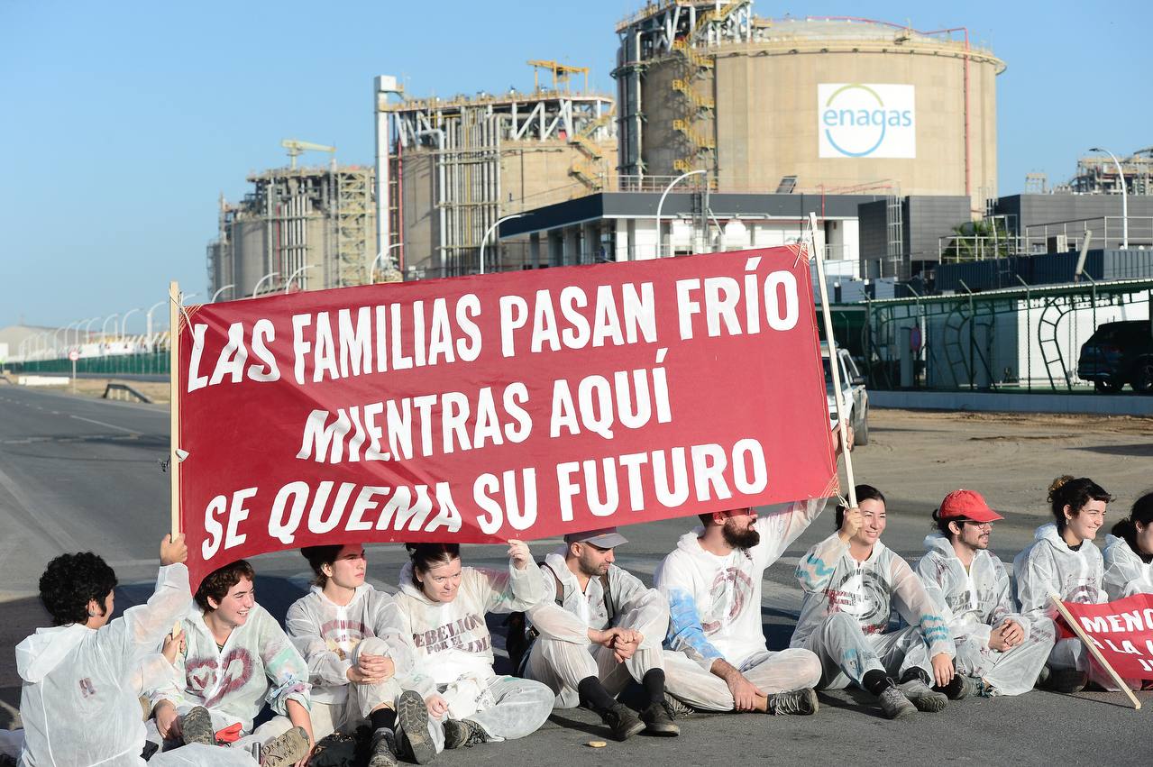 🔴 ACCIÓN 🔴 100 activistas de Rebelión por el Clima protestan por la ...