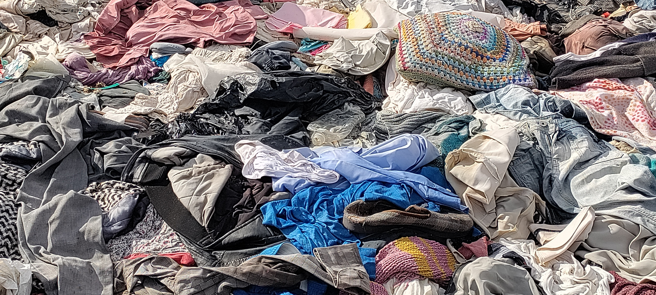 Vertido ilegal de residuos textiles en Humanes de Madrid