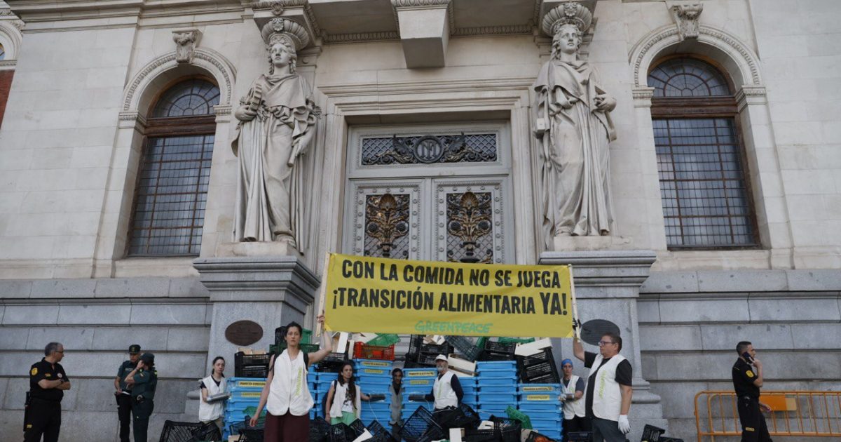 Protesta Greenpeace frente al Ministerio de Agricultura