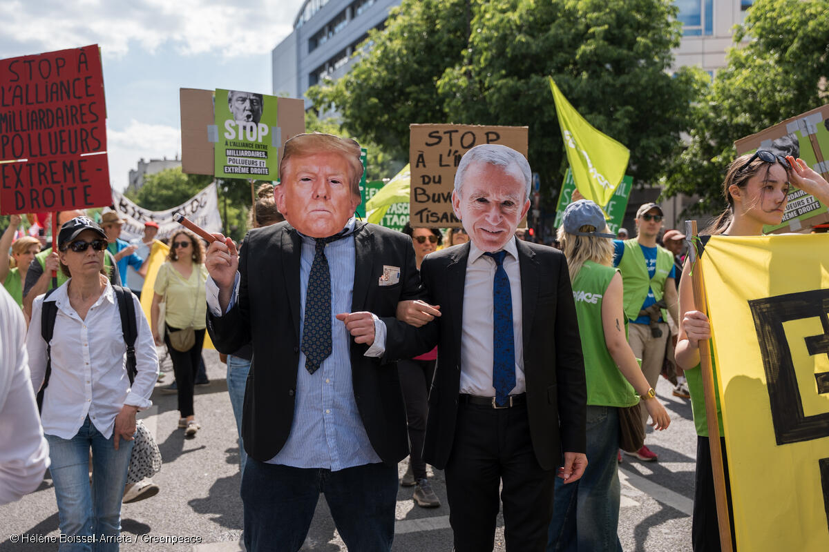 Casi 100.000 personas se manifestaron en París y 300.000 en Francia para defender los derechos de los trabajadores, incluyendo el derecho a vivir en un mundo en paz y un medio ambiente sano.