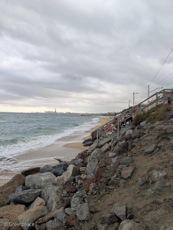 Playa casi desaparecida en Montgat, Barcelona.