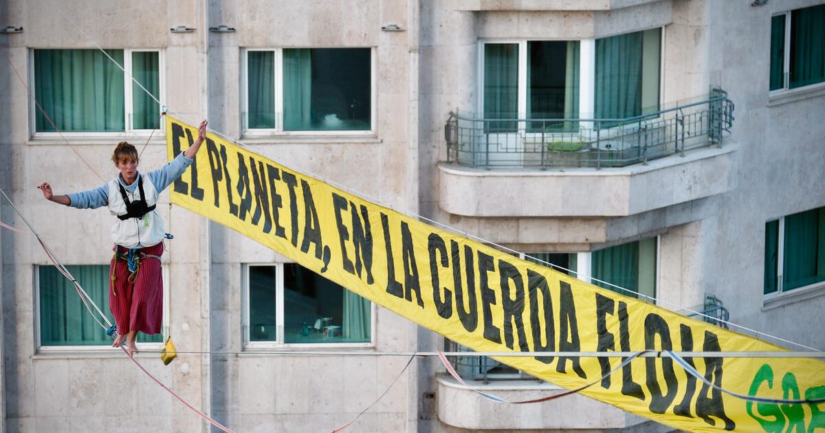 GP0SU7CST_Medium-res-with-credit-line-12