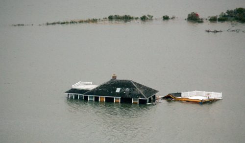 Un edificio inundado cerca de la costa de Nueva Jersey tras el huracán Sandy.